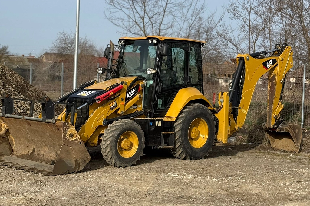 Buldozer în acțiune pe șantier